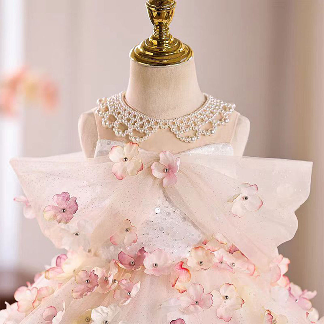 necklace for a line dress A guide to choosing bridal jewelry for every wedding dress' neckline