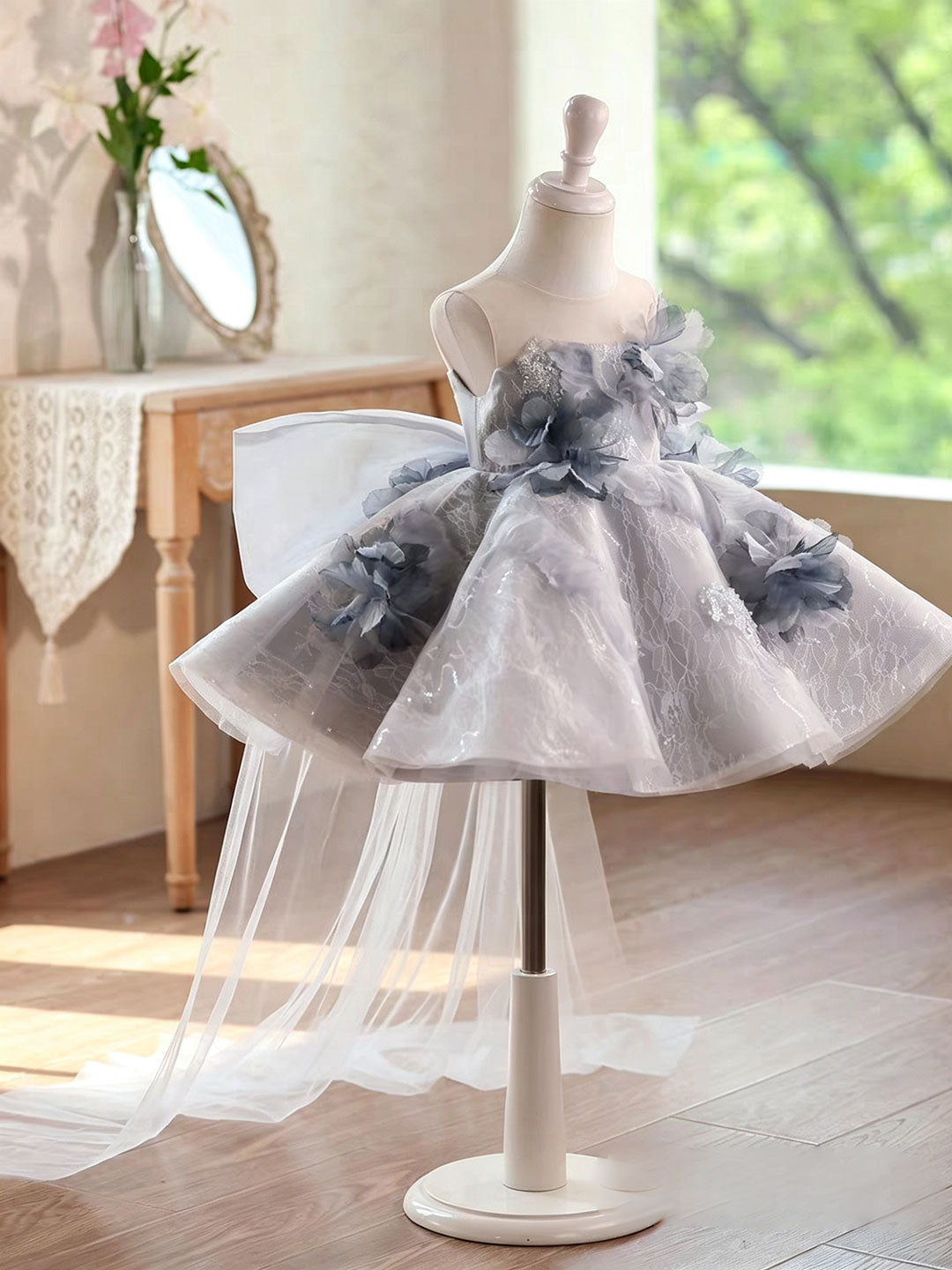 Elegant Grey 3D Floral Flower Girl Dress with Tulle Skirt Princess Party Gown D271