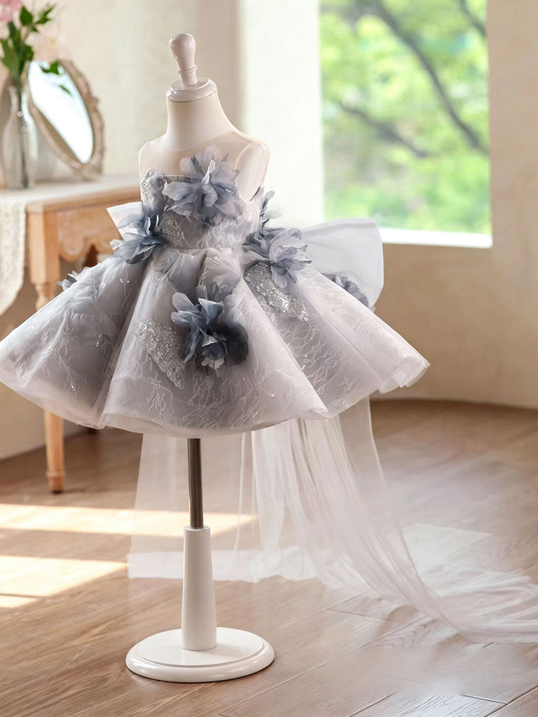 Elegant Grey 3D Floral Flower Girl Dress with Tulle Skirt Princess Party Gown D271