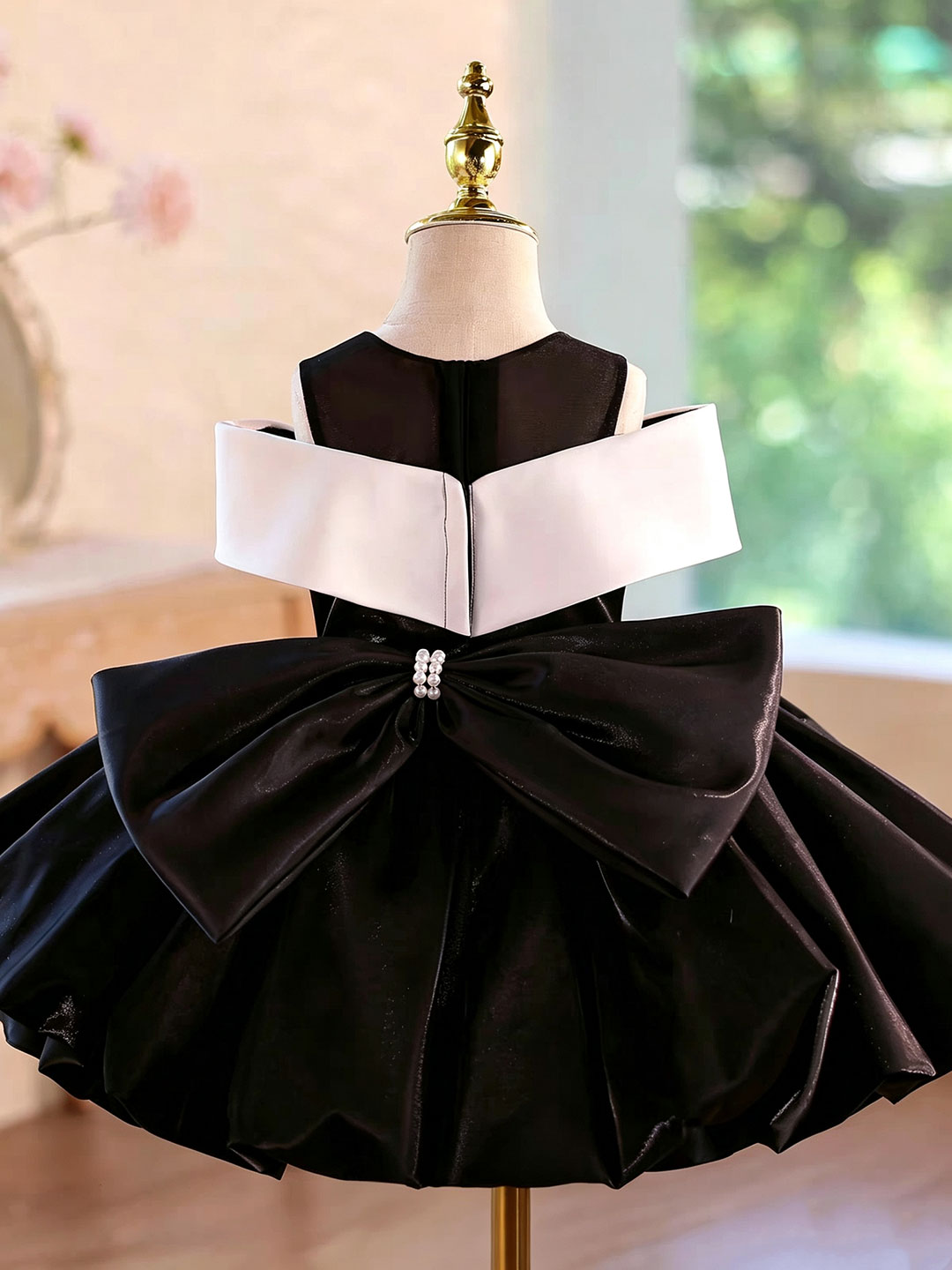 Black J923 girls dress back