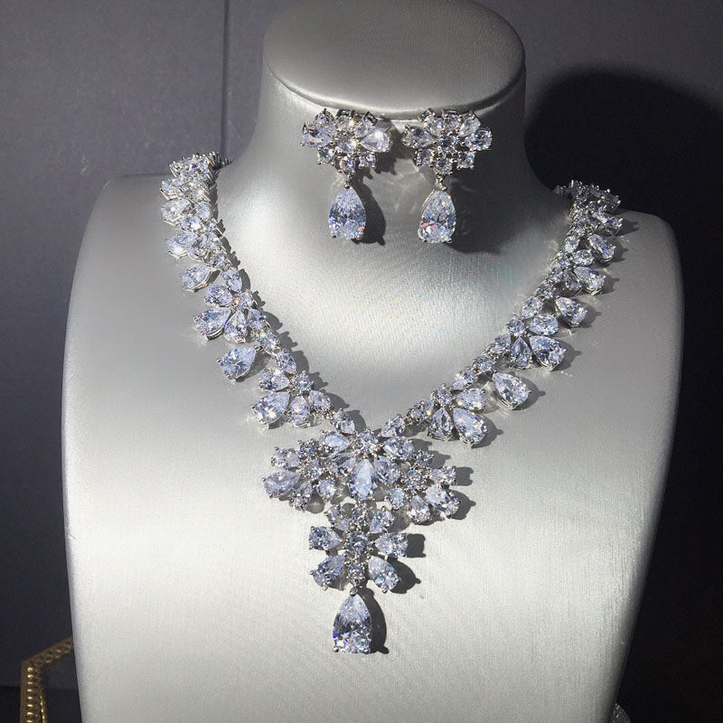 Dreamy Vow LE103 White necklace and earrings set, set front