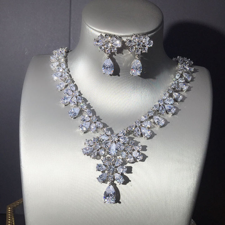 Dreamy Vow LE103 White necklace and earrings set, set front