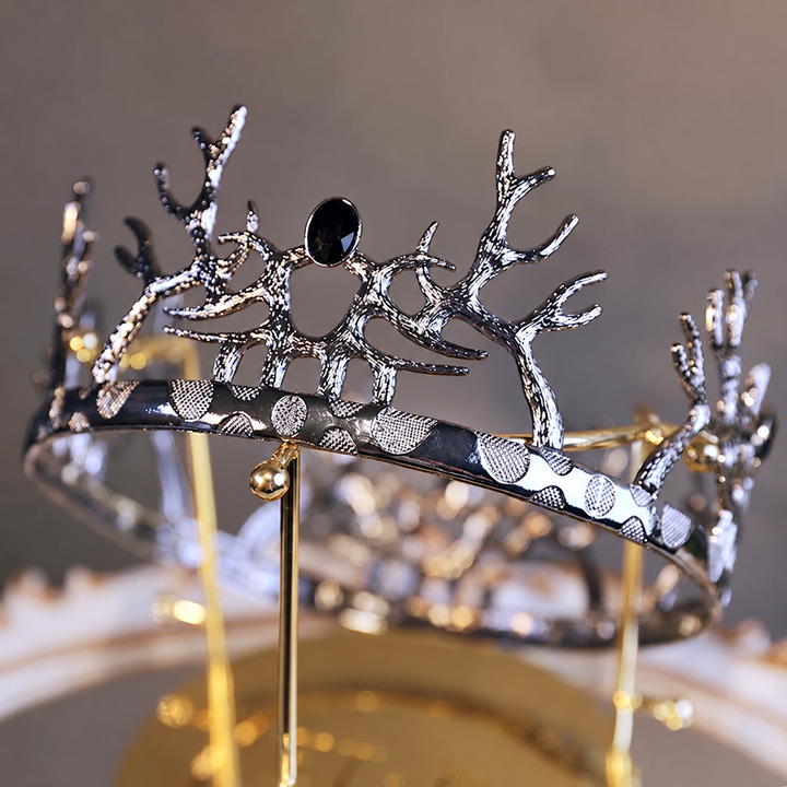 XL001 vintage Gothic silver-tone antler crown with black gemstone front