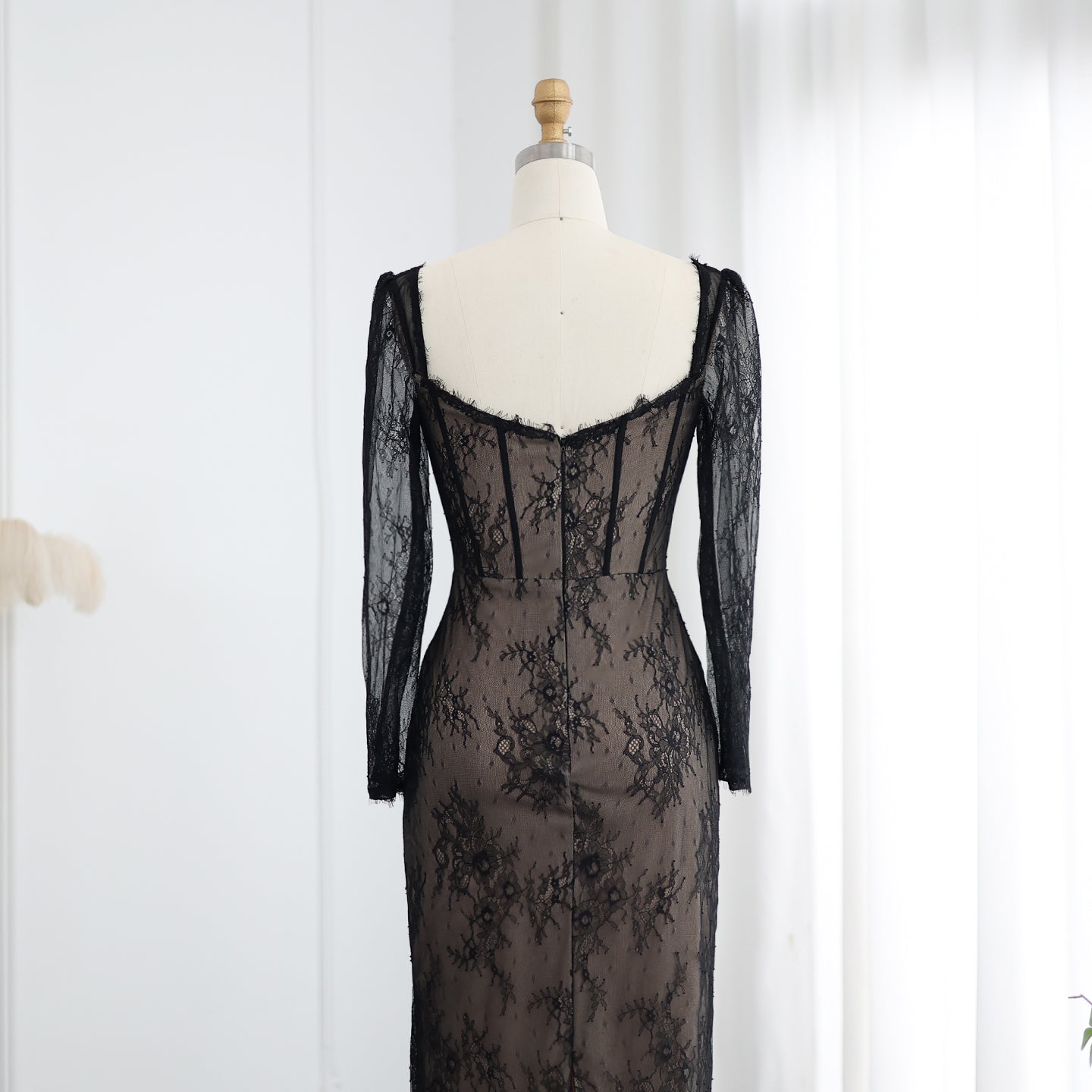 Elegant Black Lace Long Sleeves Sheath Evening Dress SF038 – DreamyVow