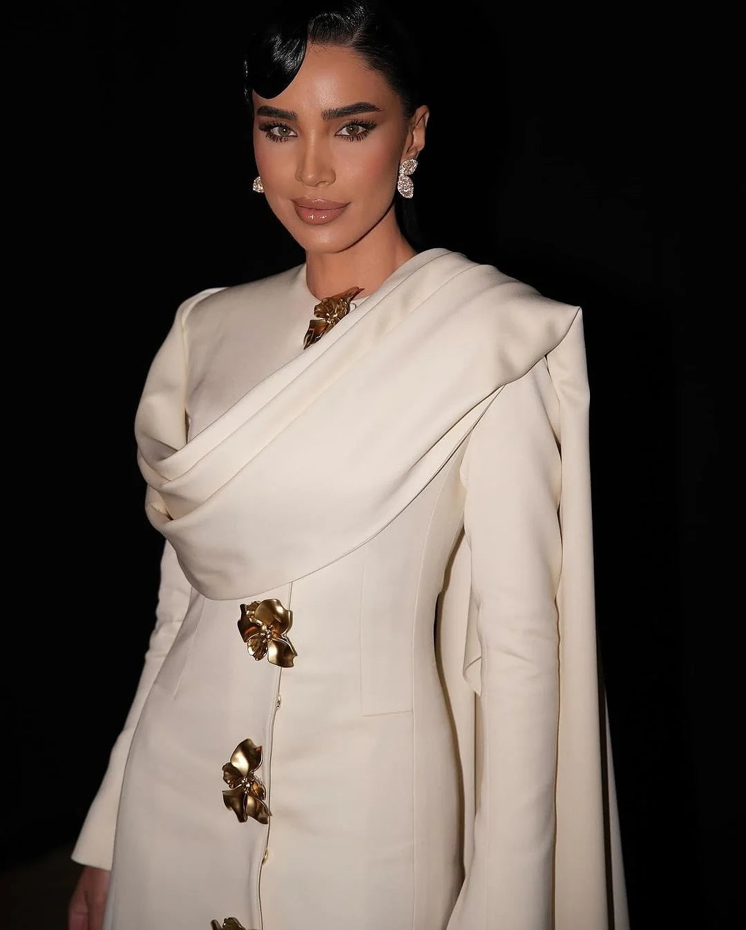 Elegant Off White Satin Arabic Evening Dress with Cape SF536