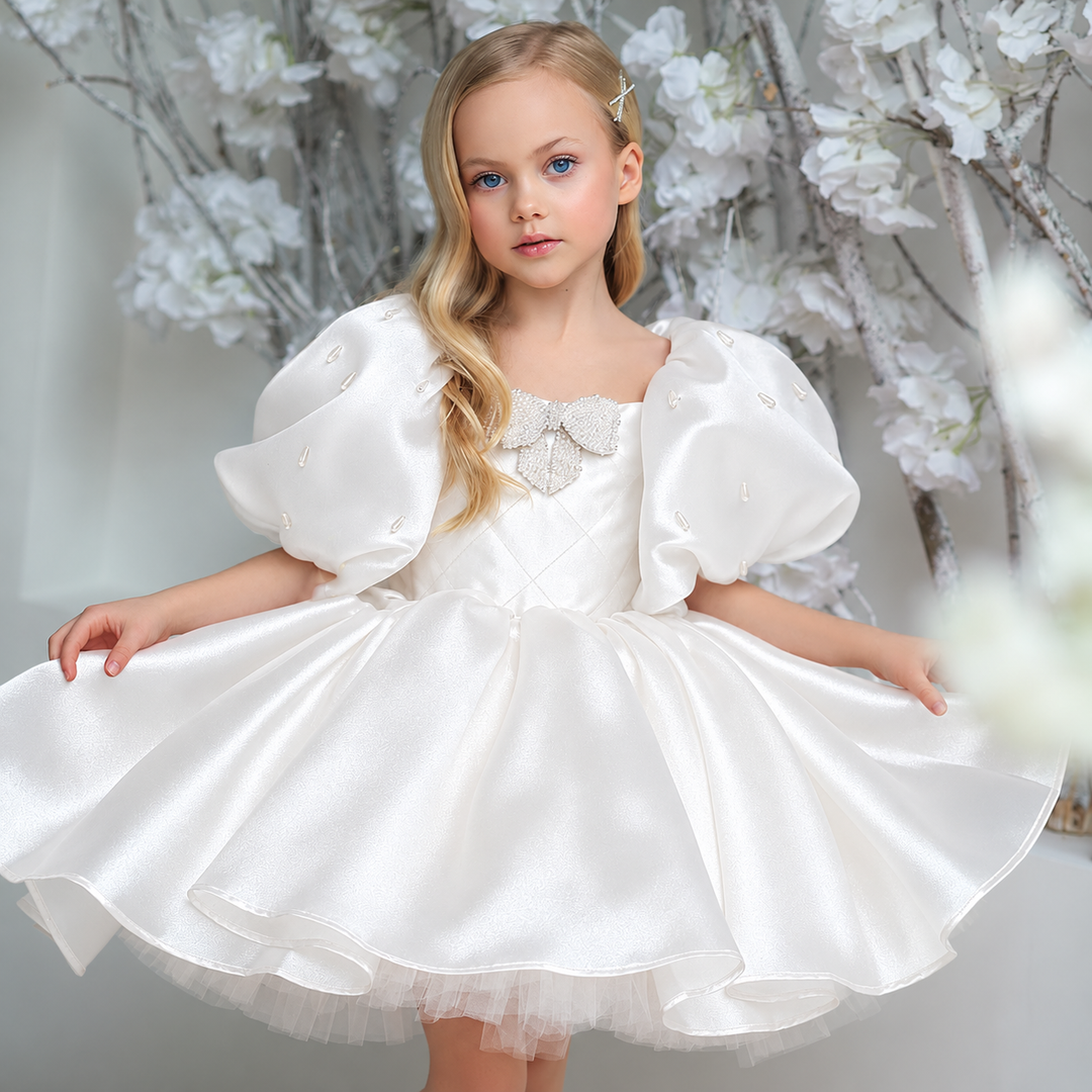 M032 white puff sleeve bow dress