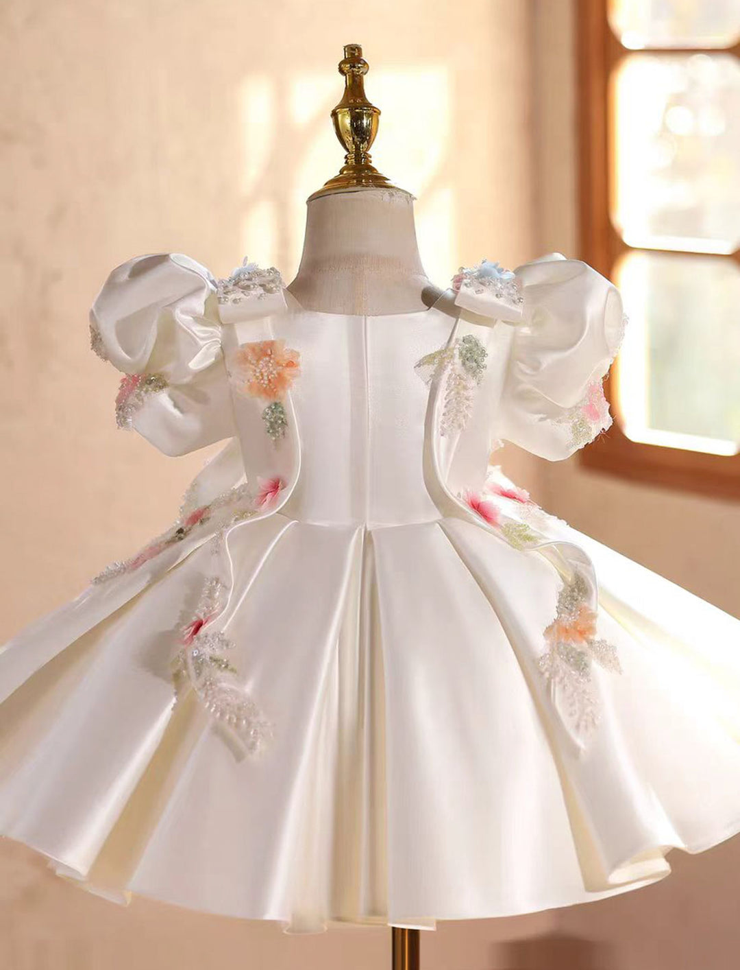 Luxury White Princess Dress with Beaded Flowers for Birthday Girls J840