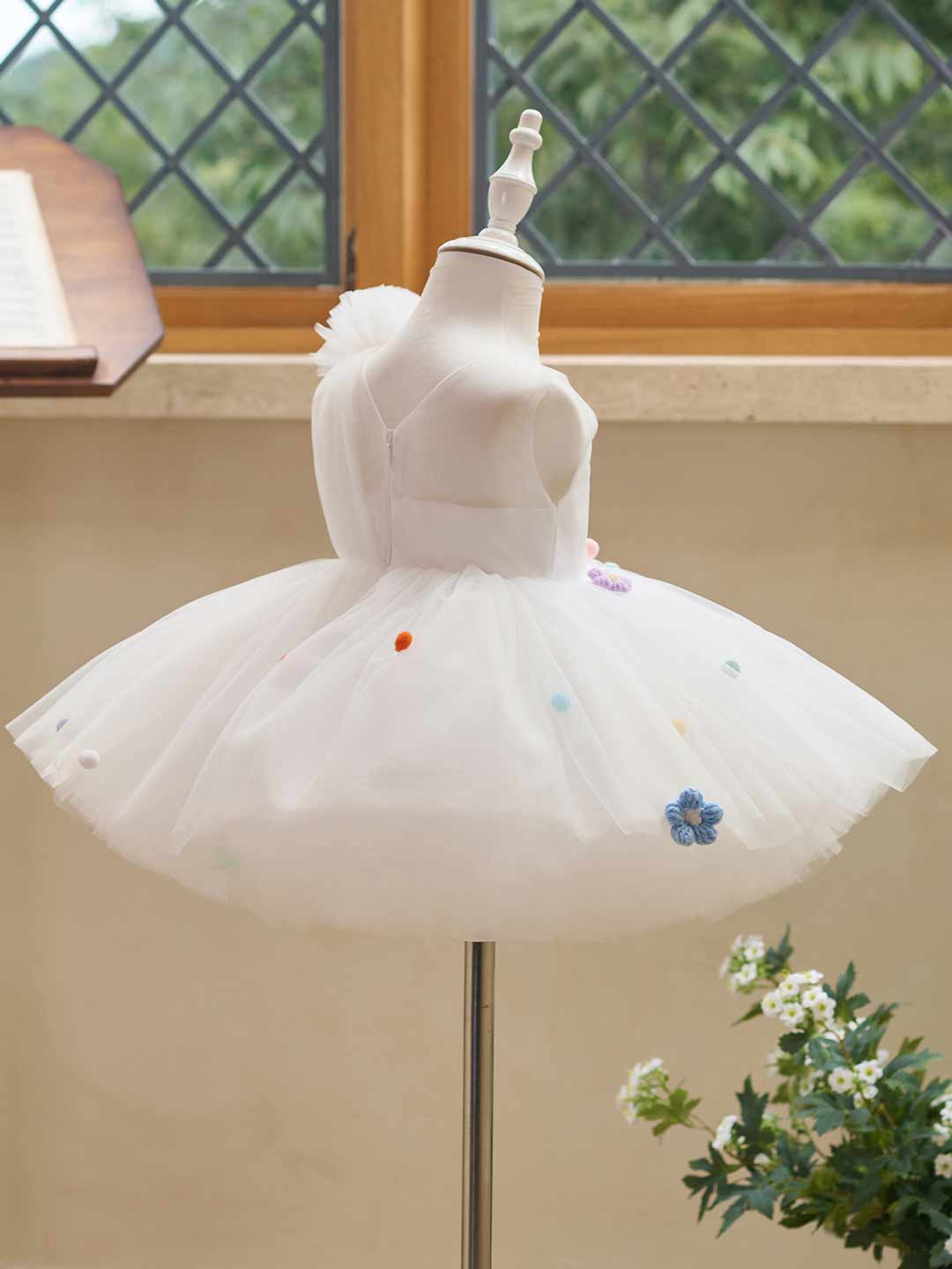 Colorful Pom Pom One-Shoulder Girls Photoshoot Dress J511