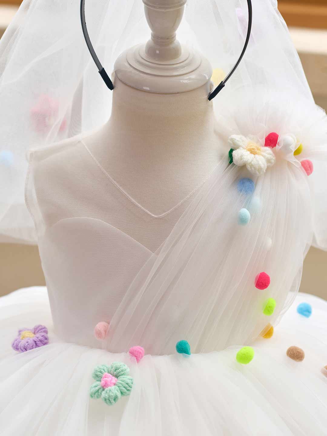 Colorful Pom Pom One-Shoulder Girls Photoshoot Dress J511