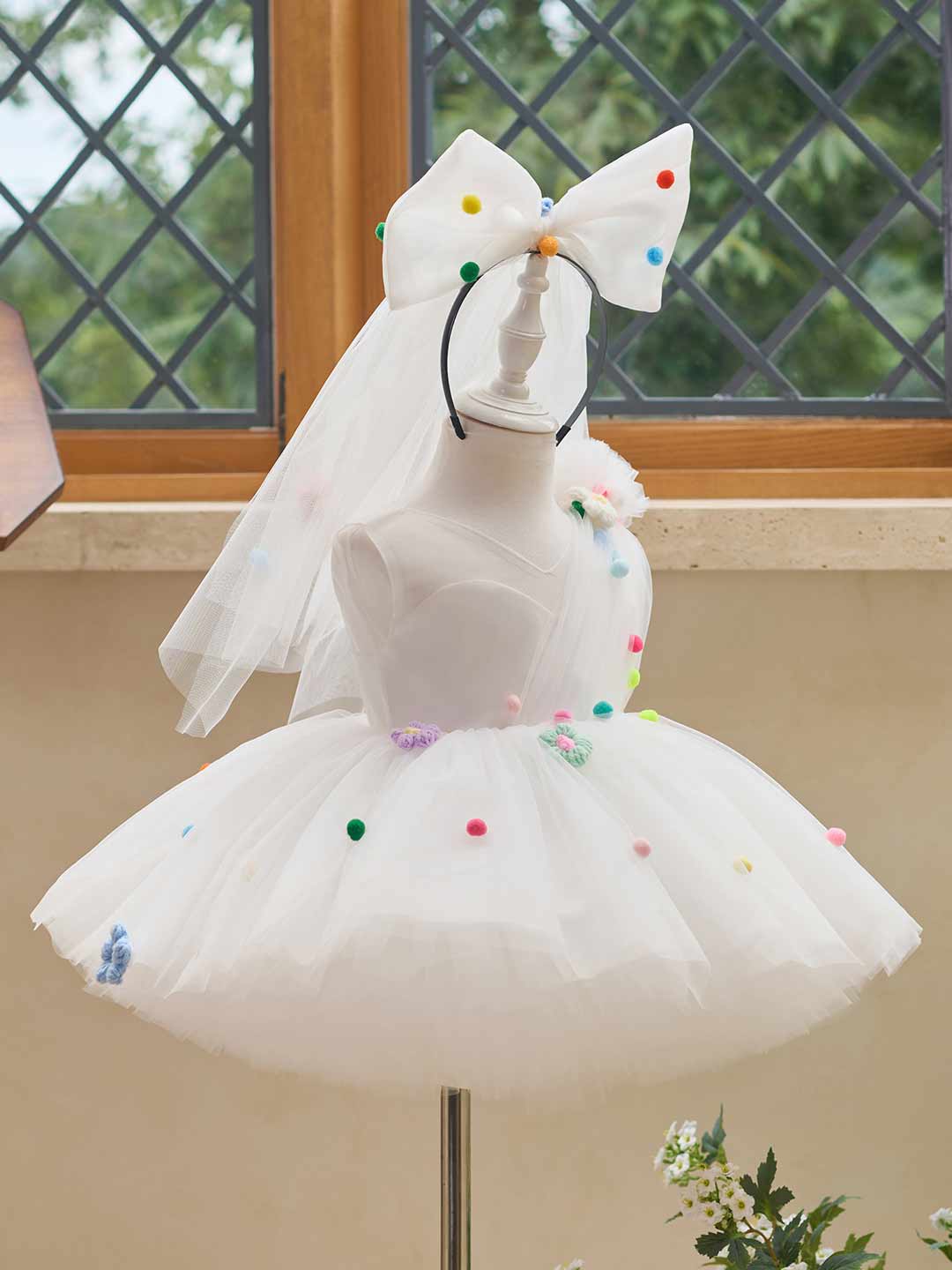 Colorful Pom Pom One-Shoulder Girls Photoshoot Dress J511