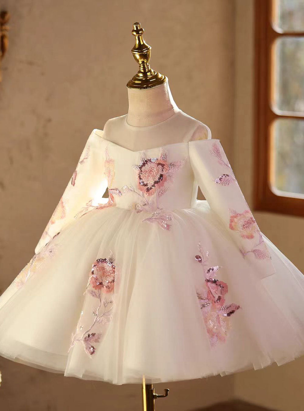Luxury White Long Sleeve Princess Birthday Flower Girl Dress D212