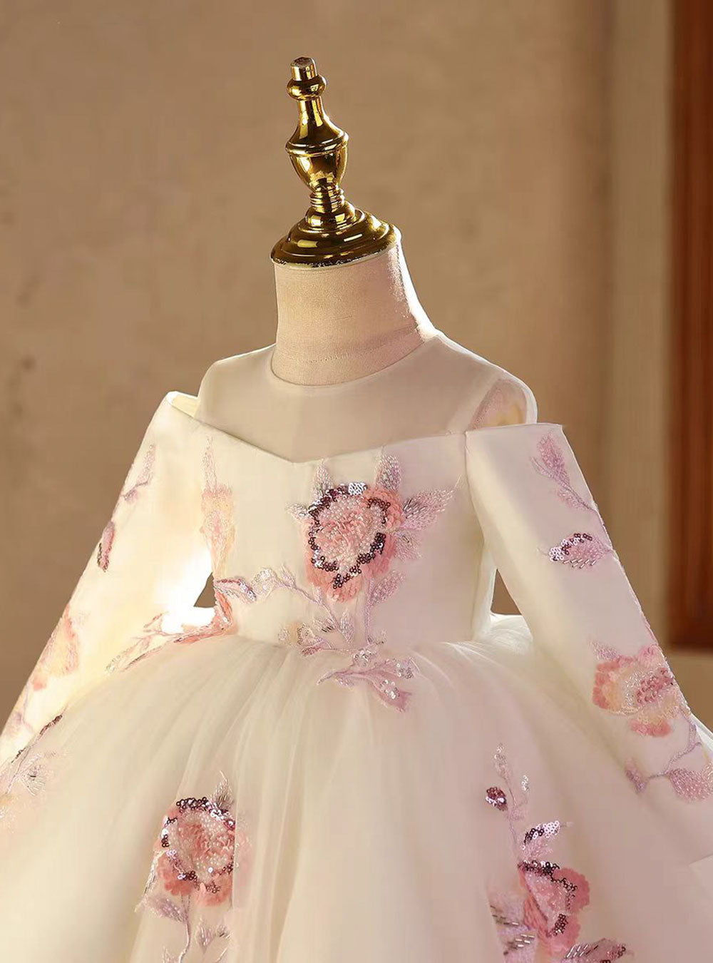 Luxury White Long Sleeve Princess Birthday Flower Girl Dress D212